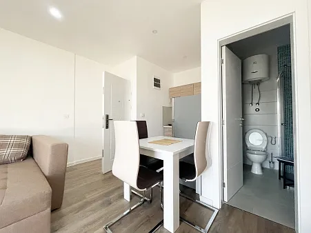 Haus mit 5 separaten Wohnungen in Becici mit Meerblick